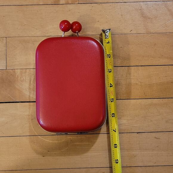 Elizabeth Arden Red Hardshell Structured Kisslock Purse Gold Toned Chain - Picture 11 of 14